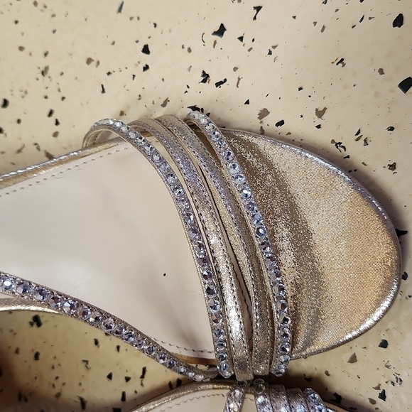 Nina women's dress shoes size 9, 3 inch heel, gold rhinestone EUC - Picture 2 of 8